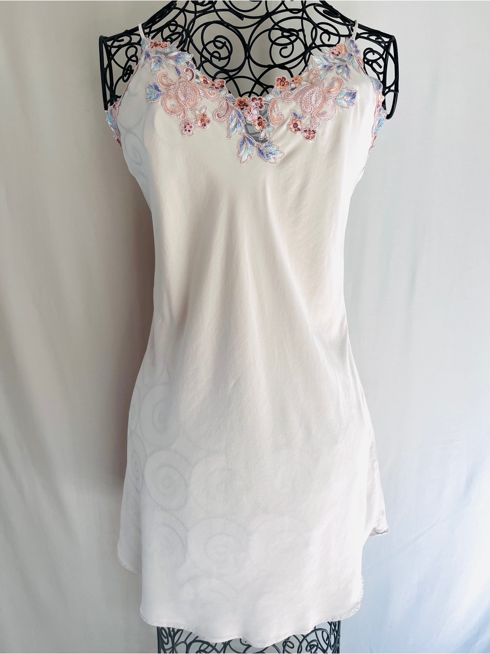 Qualcuno 100% Mulberry Silk Bias Cut Slip Chemise in Champagne Embroidered Trim